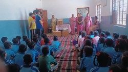 Studenti účastnící se programu Světového dne boje proti AIDS