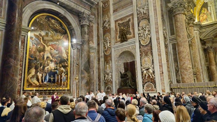 2025.04.10 Msza św. przy grobie św. Jana Pawła II (Dorota Abdelmoula-Viet)