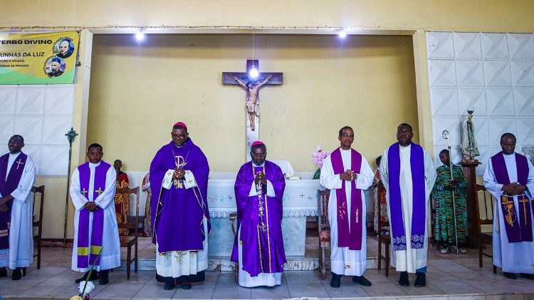 Celebração eucarística em Barada, arquidiocese da Beira (centro de Moçambique), em homenagem a Dom Francisco Chimoio e Ir. Ana Palmira