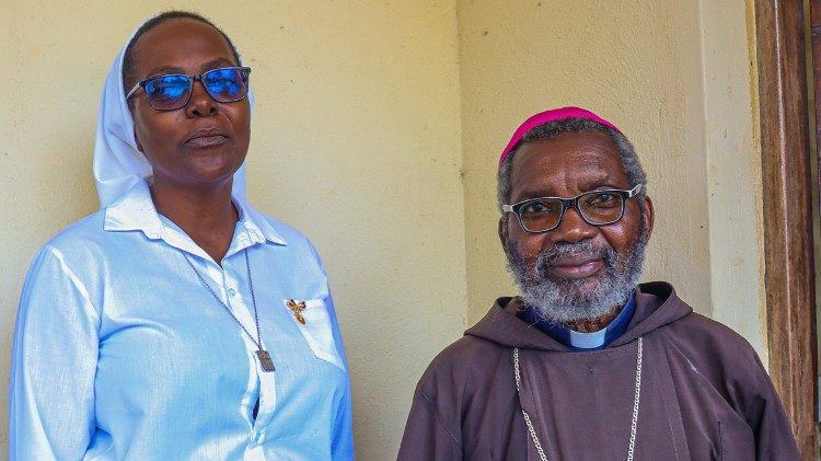 Ir. Ana Palmira e Dom Francisco Chimoio homenageados na sua terra natal