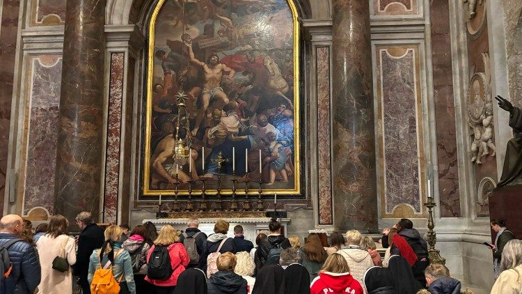 Przy grobie św. Jana Pawła II