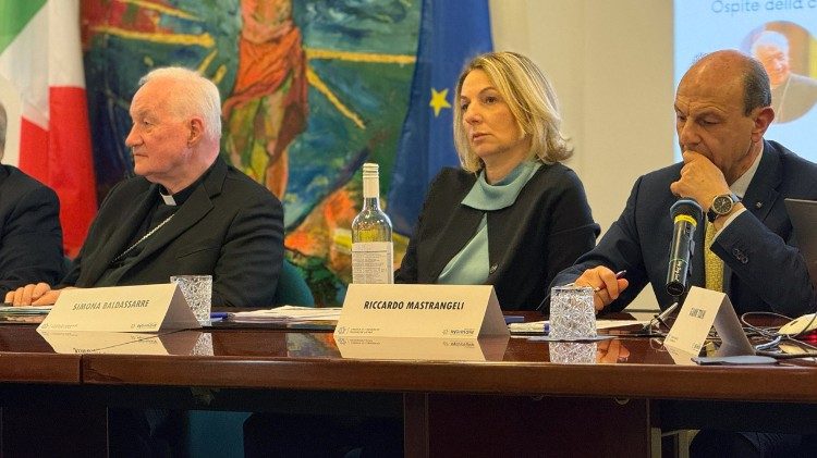 Alcuni dei relatori della conferenza alla Camera di Commercio di Frosinone. A sinistra, il cardinale Ouellet
