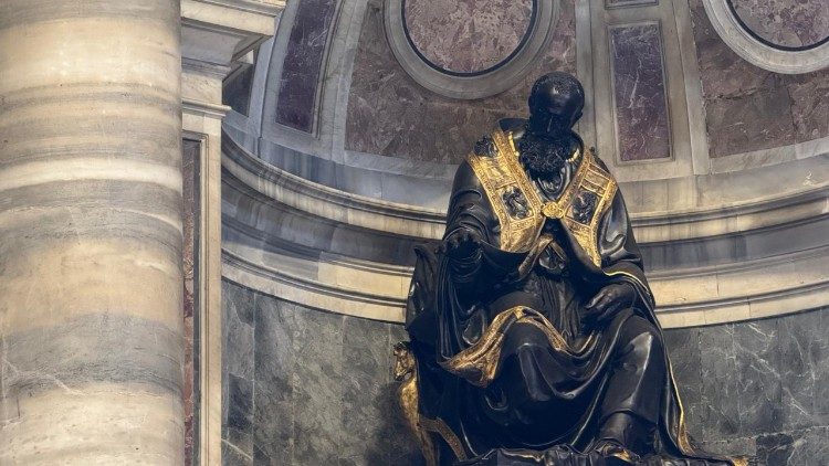 Un dettaglio del monumento di Paolo III