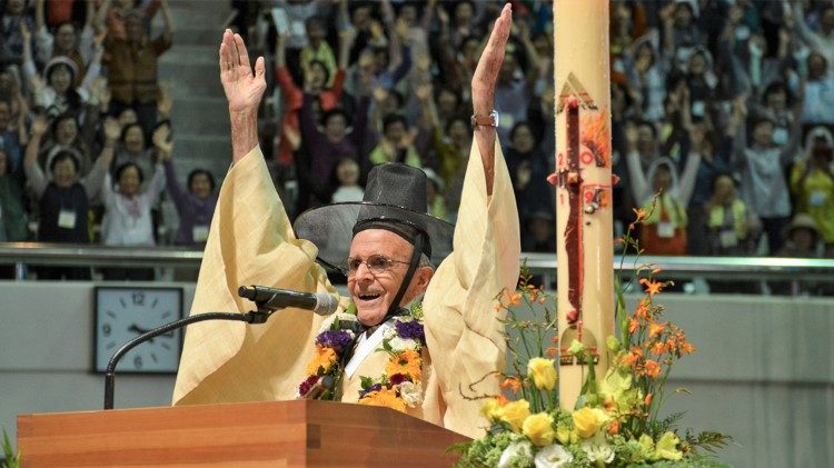 Mgr René Dupont, lors des 50 ans de la fondation du diocèse d'Andong. 