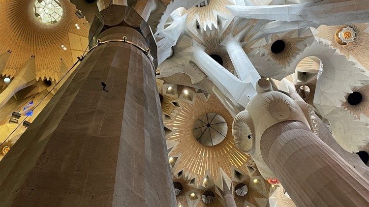 Wnętrze bazyliki Sagrada Familia