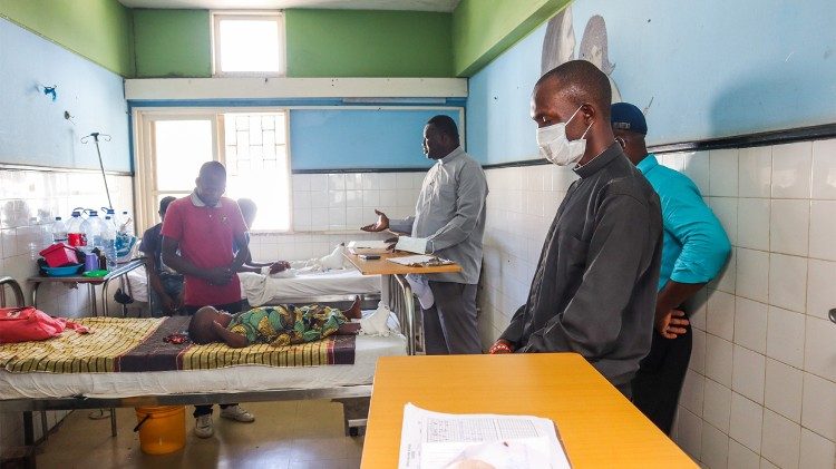 Acção de solidariedade do Clero da arquidiocese da Beira (Moçambique) no HCB