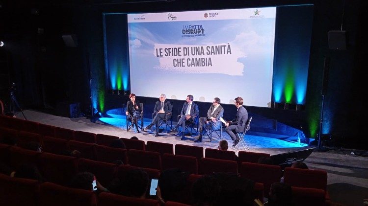Un momento di “Impatta Disrupt”.  Sessione incentrata sul panel: “Le sfide di una sanità che cambia”.