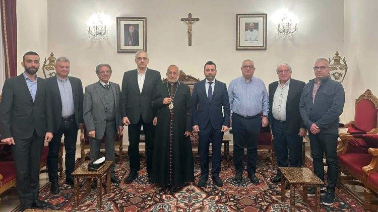 2025.04.16 Rappresentanti politici visitano il Patriarca Minassian