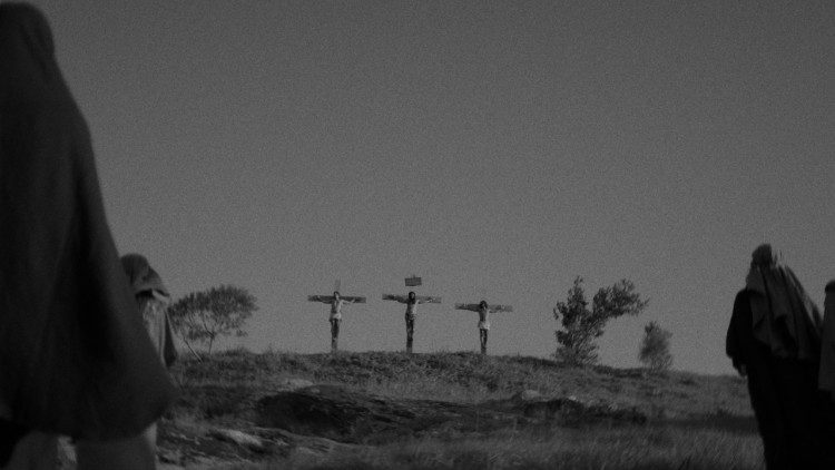 O filme traz tanto imagens coloridas como em preto e branco 