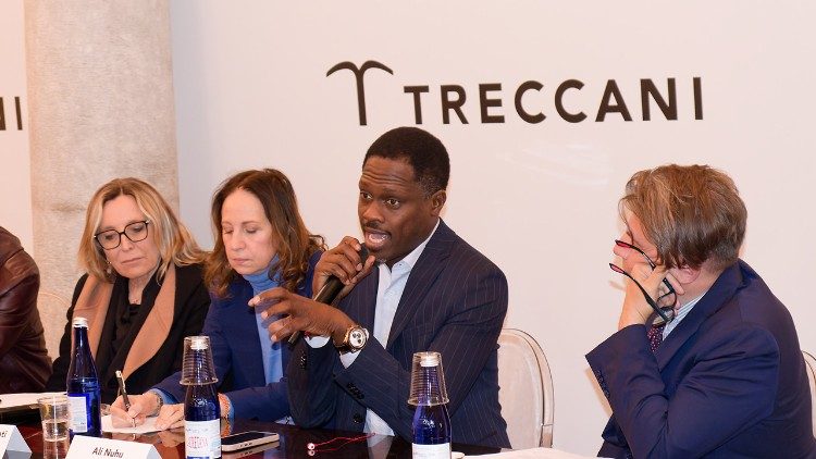 Ali Nuhu intervindo no encontro em Roma