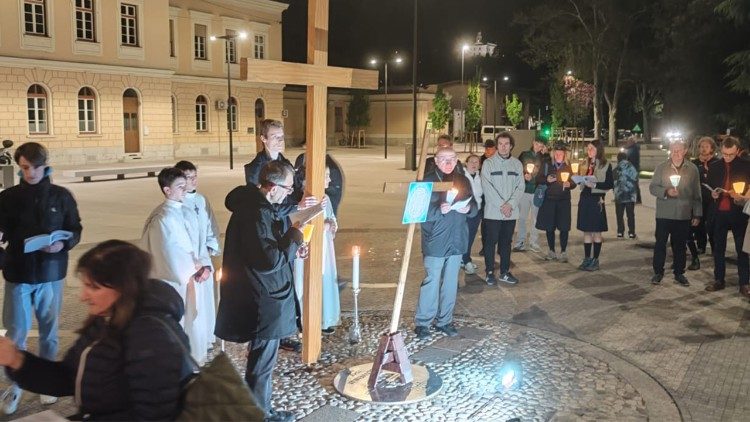 Un momento della Via Crucis transfrontaliera di Gorizia e Nova Gorica