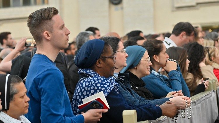 2025.04.22 Rosario per il defunto Papa Francesco, 21.04.2025 (don Marek Weresa)