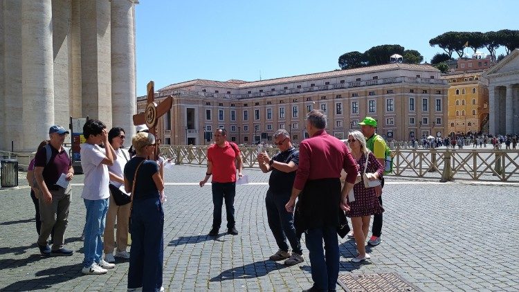 Petersplatz am Tag nach dem Tod von Papst Franziskus - 22.4.2025