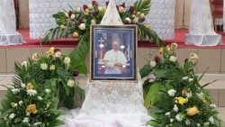 Une photo du Pape François lors de la messe de suffrage célébrée lundi 21 avril à Abidjan.