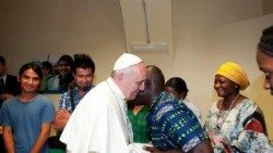 JRSஆல் பராமரிக்கப்படும் அகதிகளுடன் திருத்தந்தை