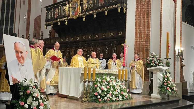 Msza św. za Papieża Franciszka w archikatedrze warszawskiej