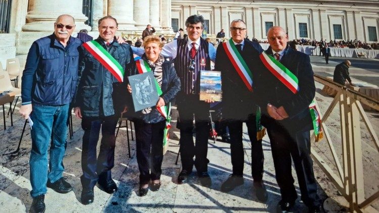 L'ardesia donata a Francesco nell'udienza generale del 18 marzo 2015