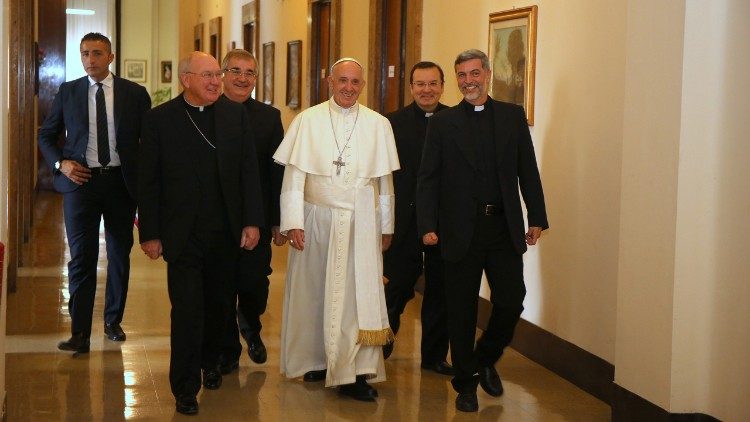 O Papa durante visita ao Dicastério para os Leigos, a Família e a Vida