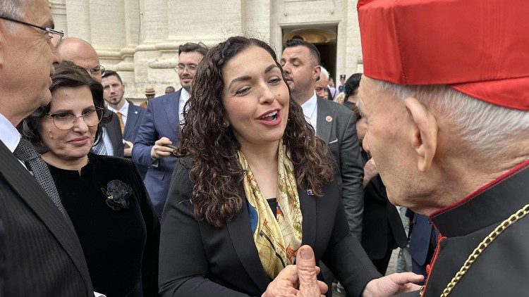 Presidentja e Kosovës, Vjosa Osmani me kardinalin Ernest Simoni