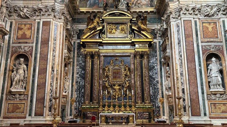 Po przybyciu do Bazyliki trumna zostanie wniesiona na chwilę do kaplicy z obrazem Salus Populi Romani