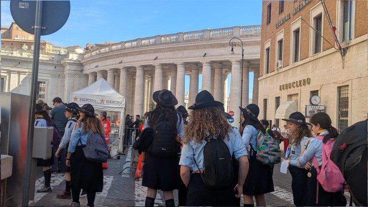 младежи за Юбилея на младежта