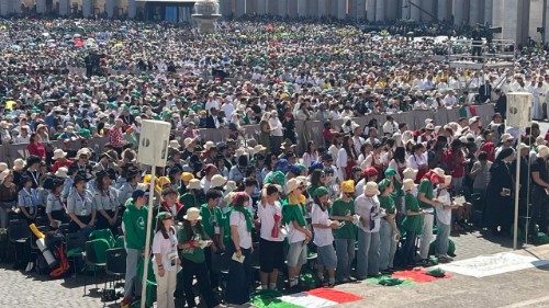 Jugendliche zur Gedenk-Messe für Franziskus: Haben jetzt ein Vorbild da oben 