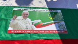 Юноши от България на втората заупокойна литургия за папа Франциск в Рим