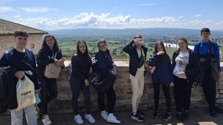 Младежите поклонници от Никополската епархия