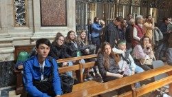 Младежи от Никополската епархия в базиликата "Свети Петър"