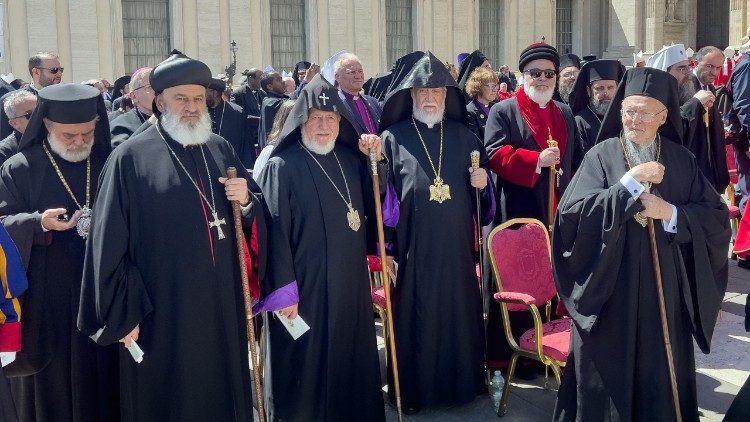 Գարեգին Բ եւ Արամ Ա Կաթողիկոս Հայրապետները մասնակցեցան Ֆրանչիսկոս Պապի յուղարկաւորութեան