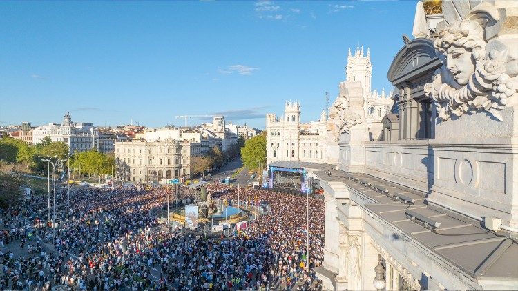 La terza edizione della Festa della Risurrezione in piazza Cibeles, a Madrid, in Spagna.