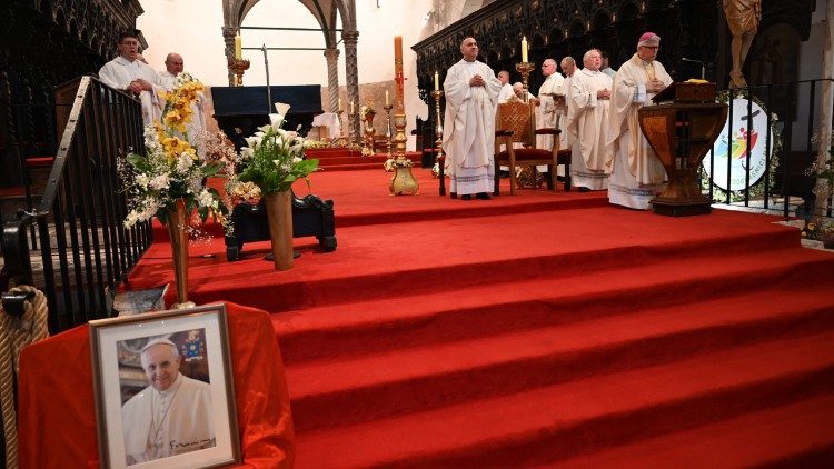 Misa zadušnica za papu Franju u katedrali sv. Stošije u Zadru