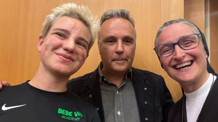 Suor Veronica Donatello insieme a Bebe Vio e Dino Angelaccio durante il Giubileo delle persone con disabilità