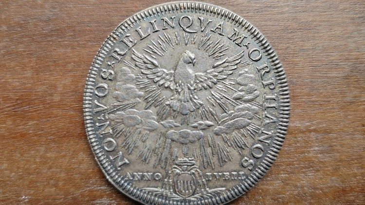 The reverse of the coin of the Sede Vacante of 1700