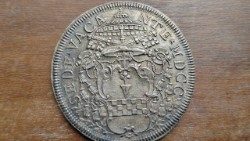 Moneta wybita w okresie sede vacante 1700 roku 