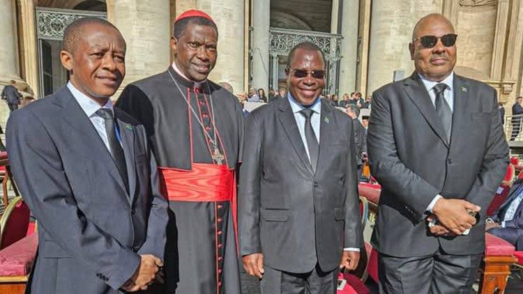 Katika maadhimisho ya Kumbukizi ya Miaka 61 ya Muungano wa Tanzania, Hayati Baba Mtakatifu Francisko alimwandikia Rais Samia Suluhu Hassan wa Tanzania kwa niaba ya watanzania wote, ujumbe wa heri na matashi mema.