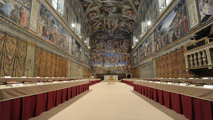 La Capilla Sixtina preparada para el cónclave de 2013 © Musei Vaticani (VATICAN MEDIA)