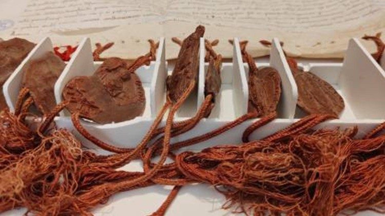 Os selos da ratificação assinados no Segundo Concílio de Lyon 