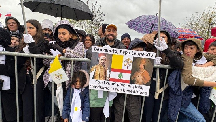 Cartelli in italiano per il Papa