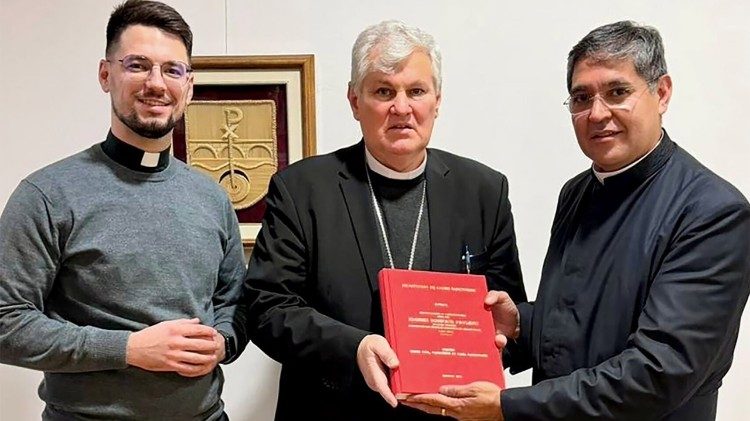 Positio Sluge Božjega Ivana Bonifacija Pavletića predan biskupu Vladi Košiću