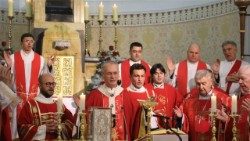 Nadbiskup Dražen Kutleša predvodi misu u krašičkoj crkvi Presvetoga Trojstva