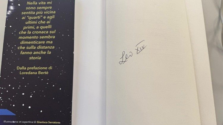 La firma di Leone XIV