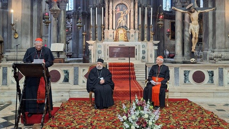 Veneza, un momento da celebração na Igreja de San Zaccaria.