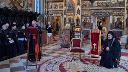Đức Hồng y Matteo Zuppi và Đức Tổng Giám mục Polykarpos của Chính Thống