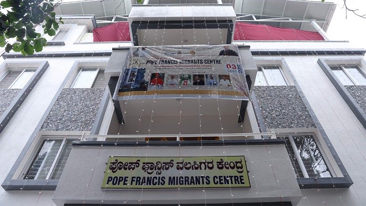 Vista da fachada do novo Centro de Acolhida dedicado ao Papa Francisco
