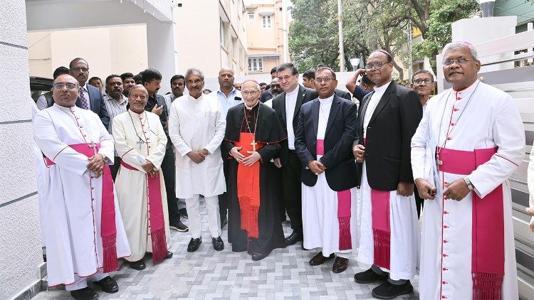 Cardeal Silvano Tomasi presente na inauguração