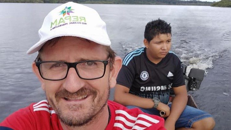 Padre Modino nos rios da Amazônia