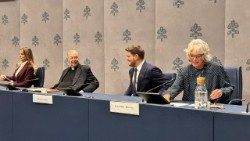 Conferencia de prensa sobre el concierto dedicado a los pobres que se presentará hoy sábado 6 de dicfiembre