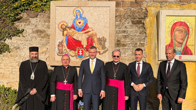 Pri odhalení mozaiky