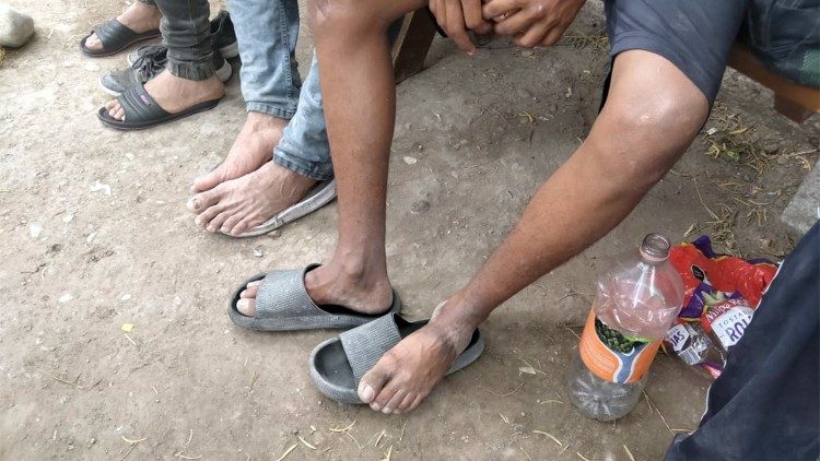 फ्रोंतेरा दिग्ना में,  प्रवासियों के आने पर उन्हें होने वाले शारीरिक और भावनात्मक दर्द को कम करने की कोशिश की जाती है।